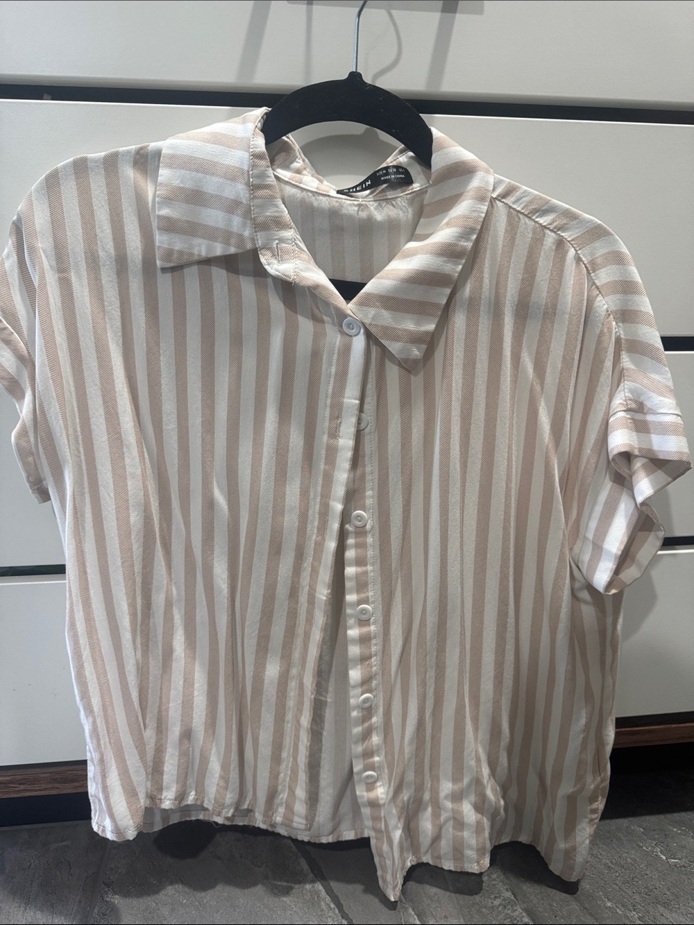 Women’s Short-Sleeve Button-Up Shirt in Beige and White Stripes